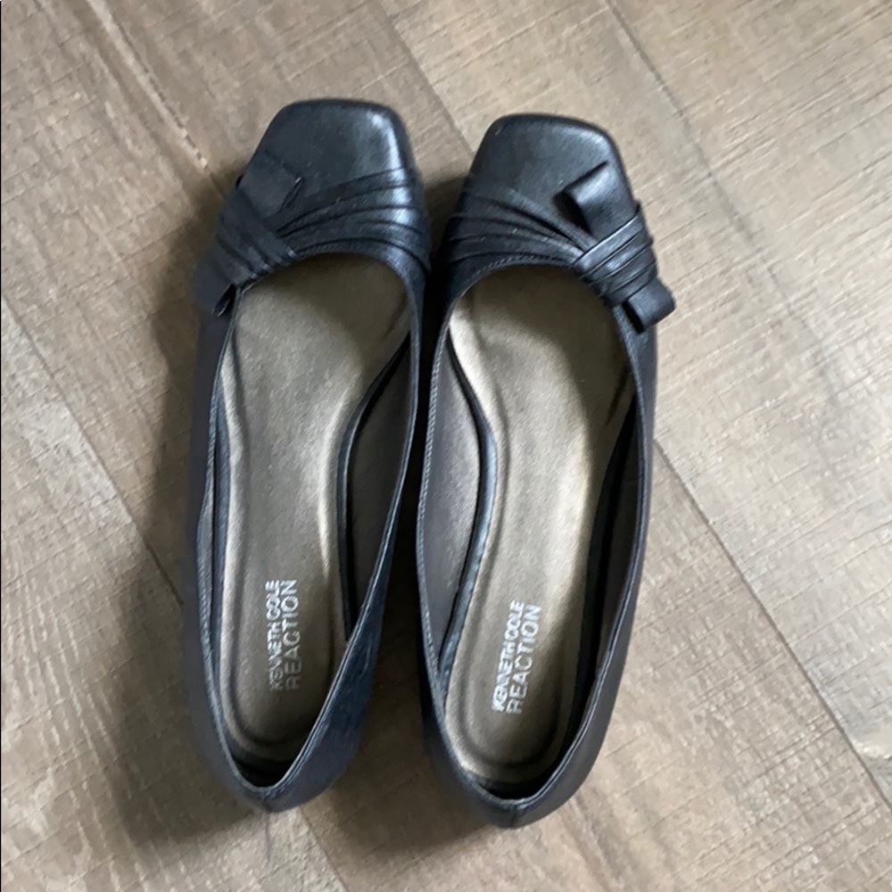 Kenneth Cole black shoe flats